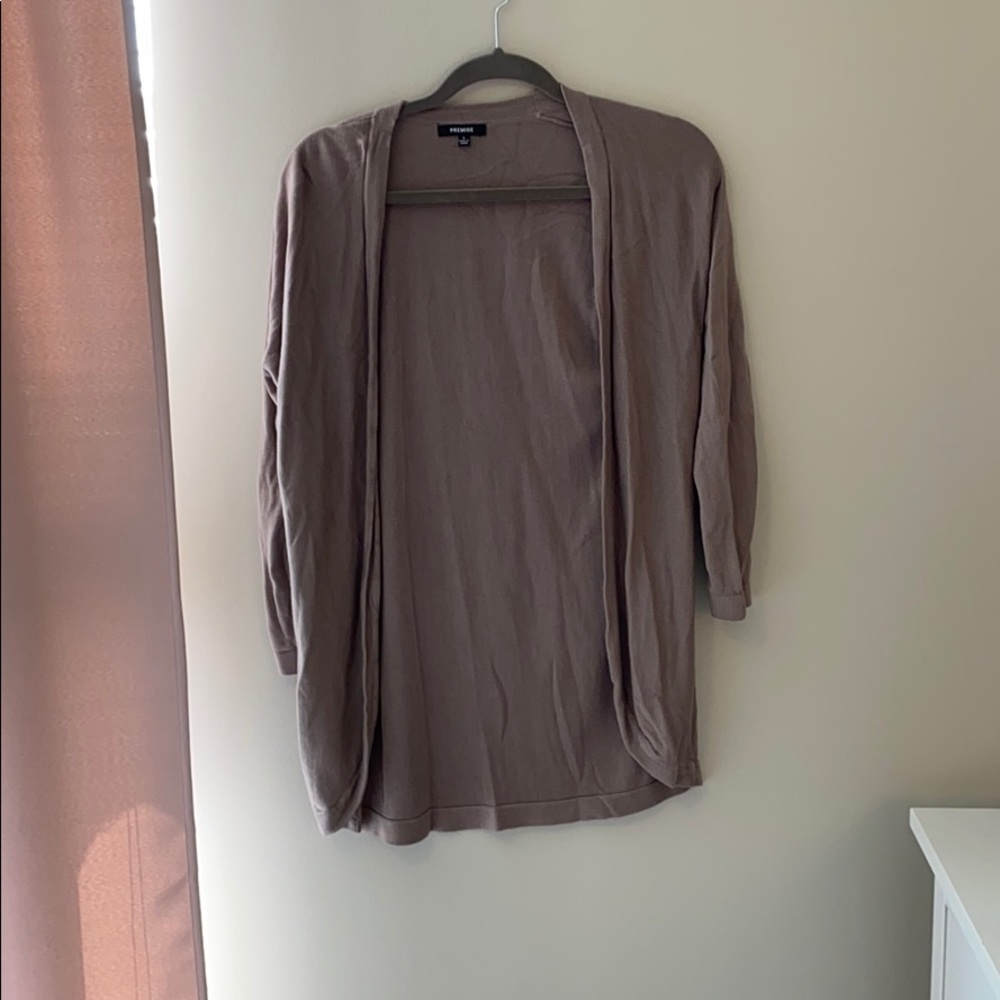 Small premise Sweater
